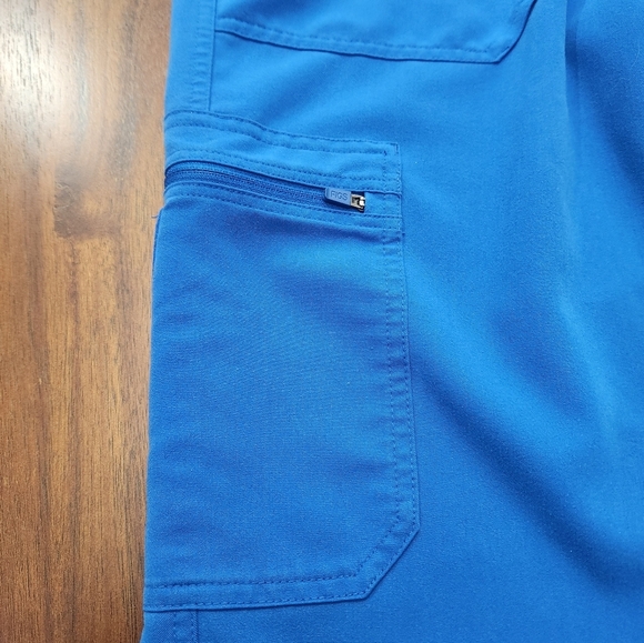 FIGS Men Scrub Cairo Cargo Pants Royal Blue Sz M/S Technical Collection TM3001S - Picture 10 of 11